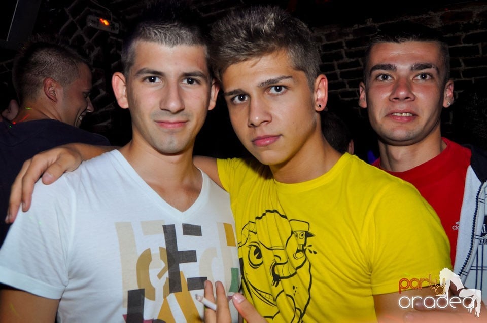 Sâmbătă seara petrecem în Escape, 