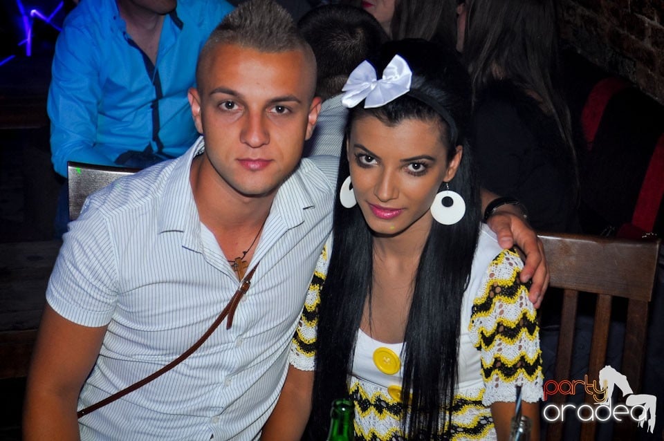 Sâmbătă seara petrecem în Escape, 