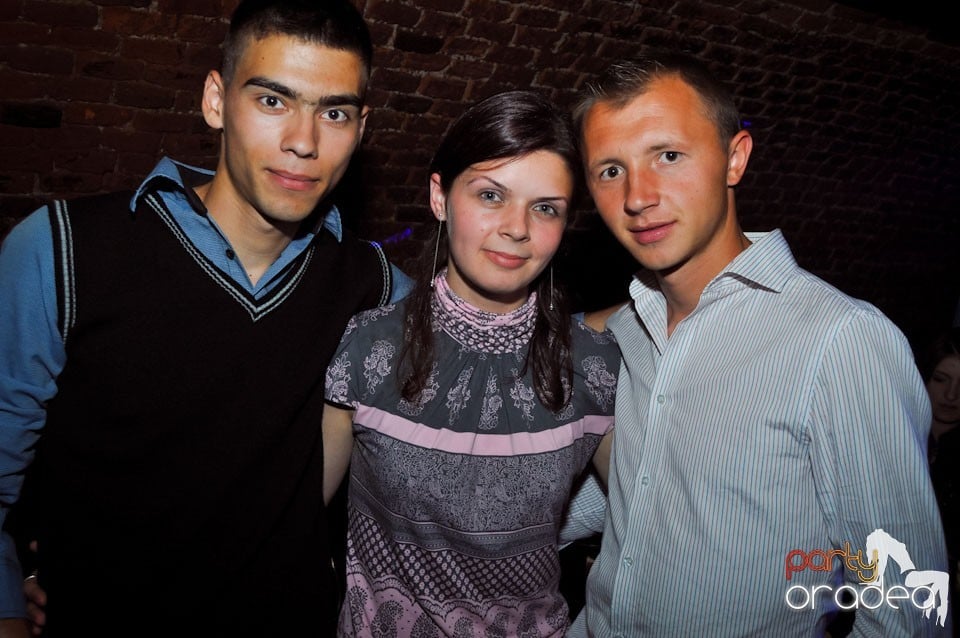 Sâmbătă seara petrecem în Escape, 