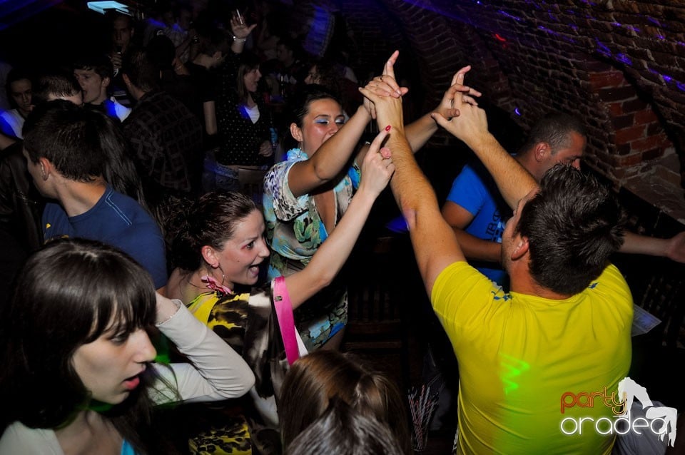 Sâmbătă seara petrecem în Escape, 