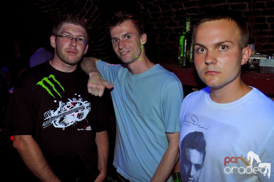 Sâmbătă seara petrecem în Escape, 