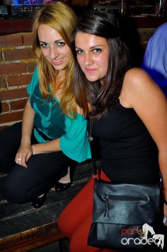 Sâmbătă seara petrecem în Escape, 