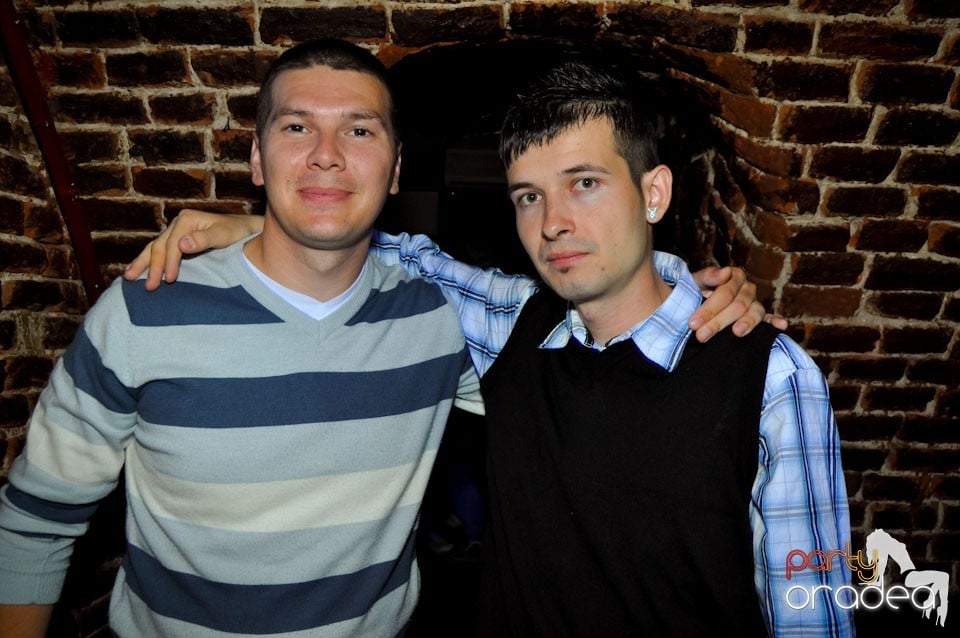 Sâmbătă seara petrecem în Escape, 