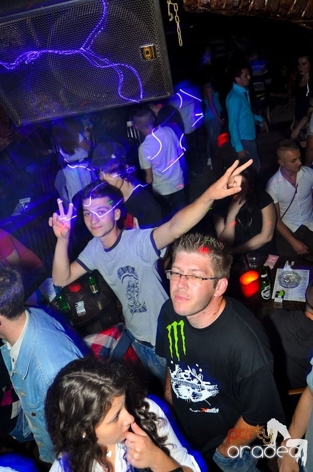 Sâmbătă seara petrecem în Escape, 