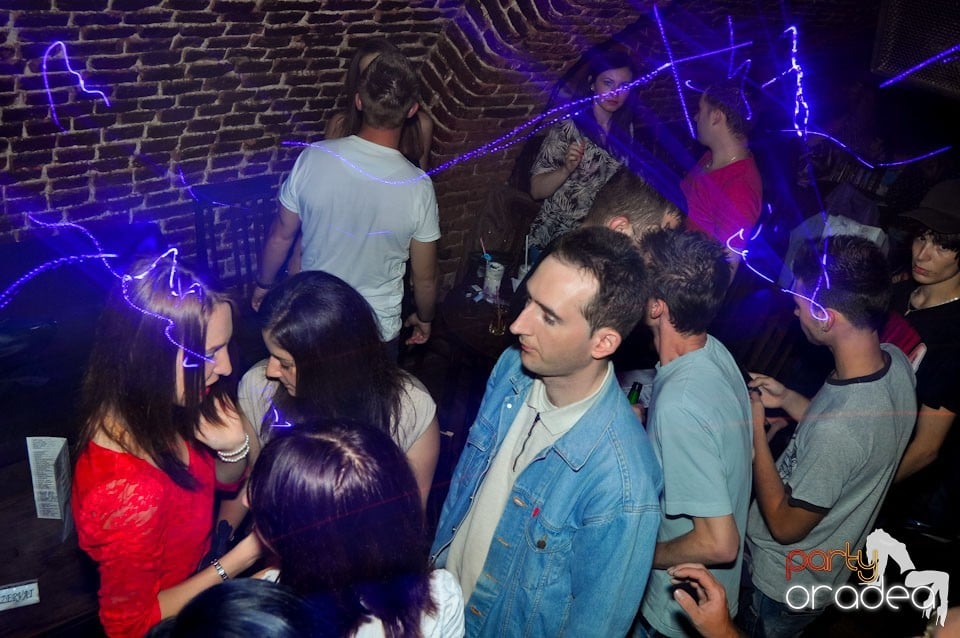 Sâmbătă seara petrecem în Escape, 