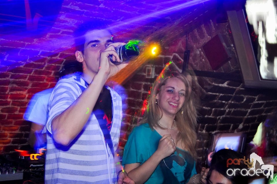 Sâmbătă seara petrecem în Escape, 