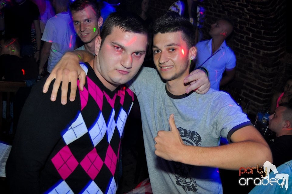 Sâmbătă seara petrecem în Escape, 