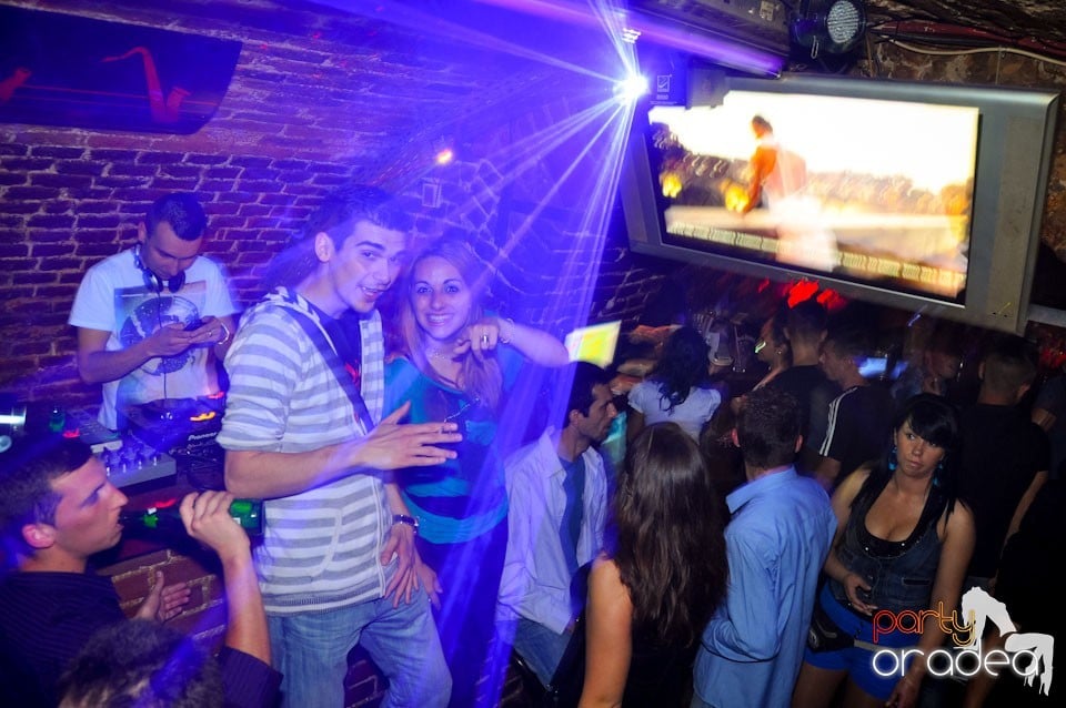 Sâmbătă seara petrecem în Escape, 