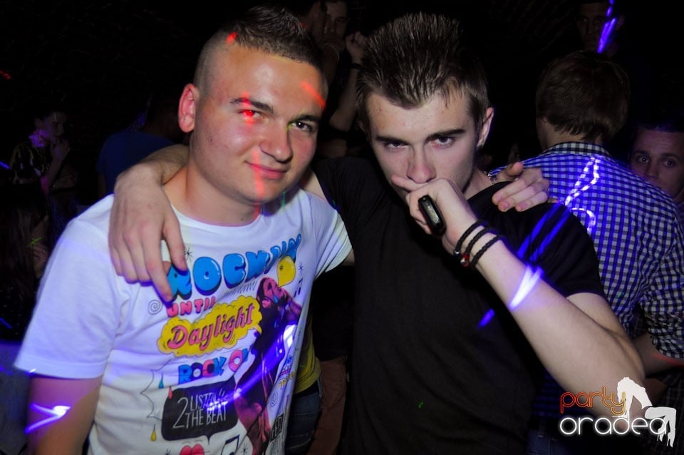 Sâmbătă seara petrecem în Escape, 