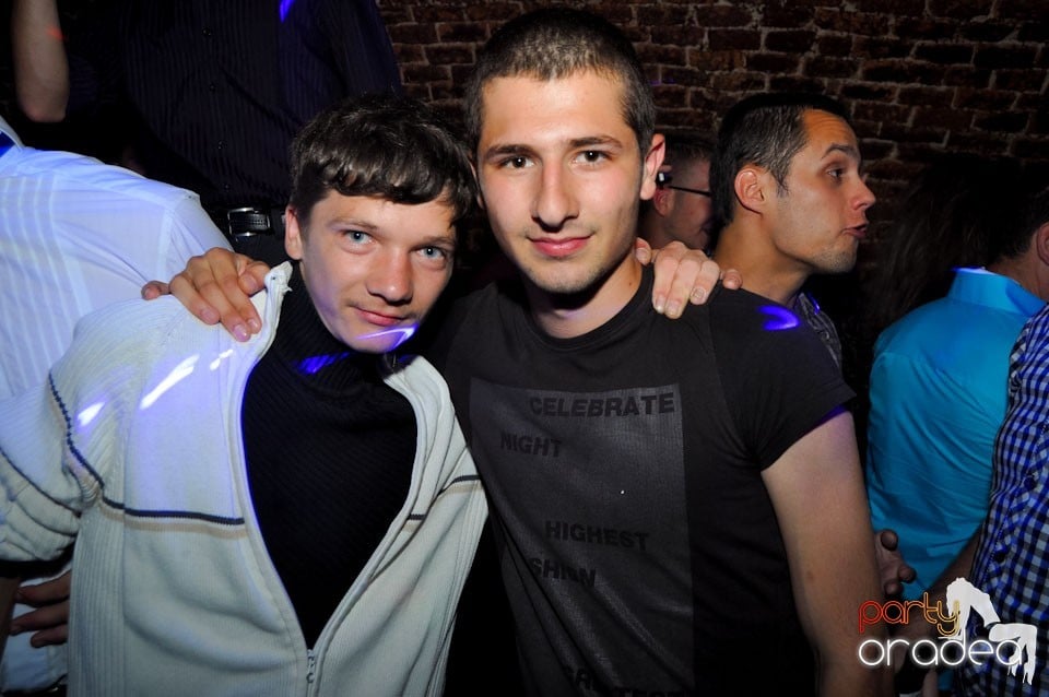 Sâmbătă seara petrecem în Escape, 