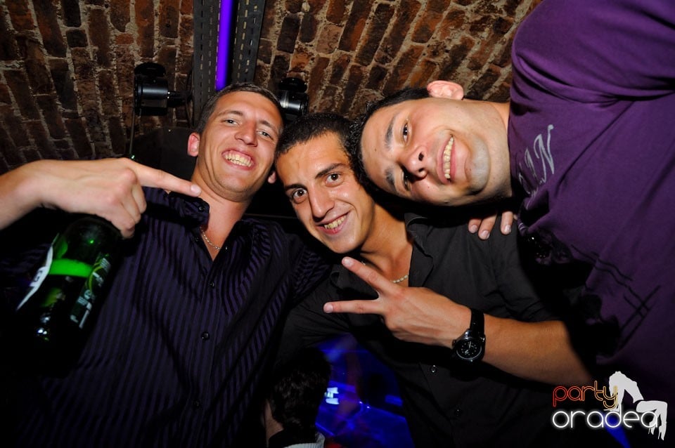 Sâmbătă seara petrecem în Escape, 