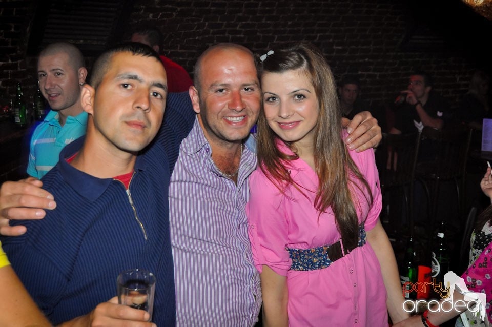 Sâmbătă seara petrecem în Escape, 