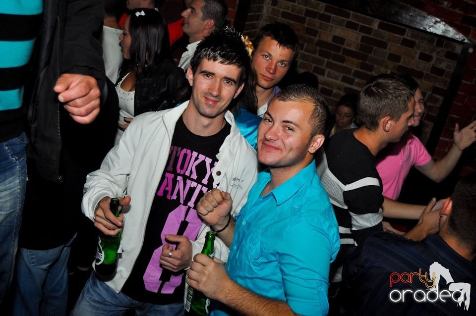 Sâmbătă seara petrecem în Escape, 