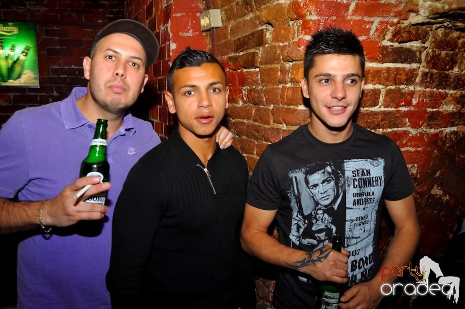 Sâmbătă seara petrecem în Escape, 