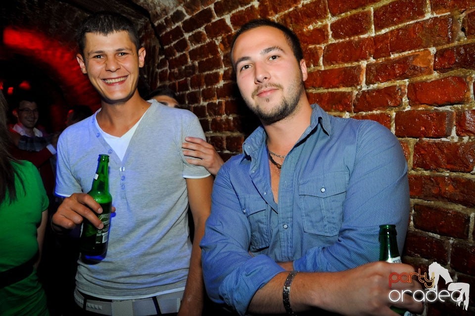 Sâmbătă seara petrecem în Escape, 