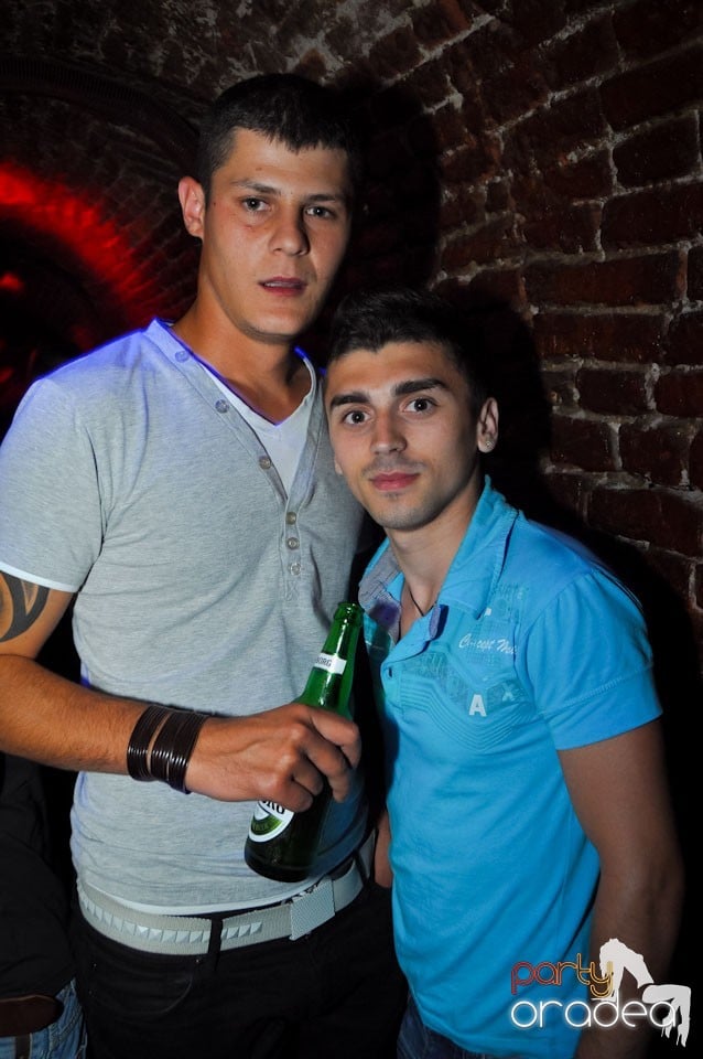 Sâmbătă seara petrecem în Escape, 