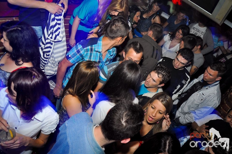 Sâmbătă seara petrecem în Escape, 