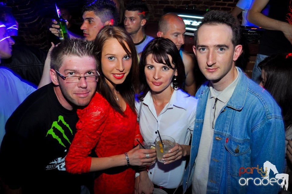 Sâmbătă seara petrecem în Escape, 