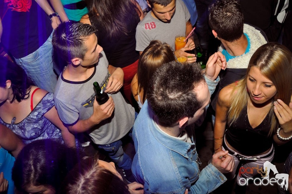 Sâmbătă seara petrecem în Escape, 