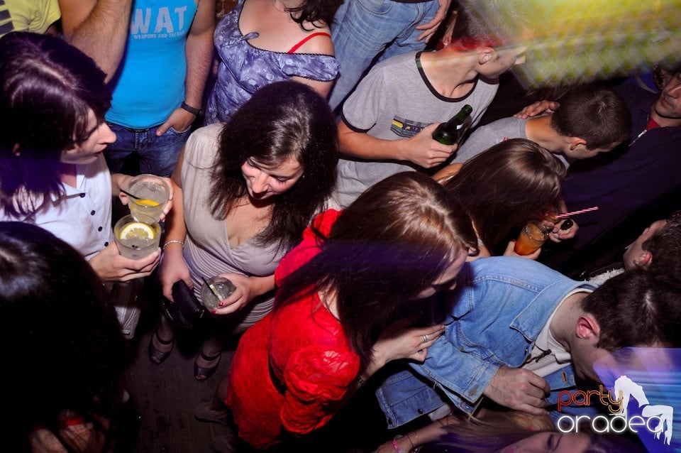 Sâmbătă seara petrecem în Escape, 