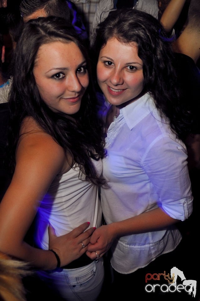 Sâmbătă seara petrecem în Escape, 