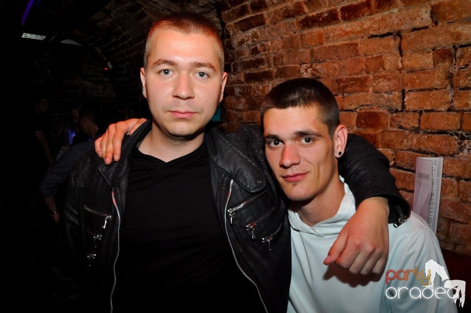 Sâmbătă seara petrecem în Escape, 