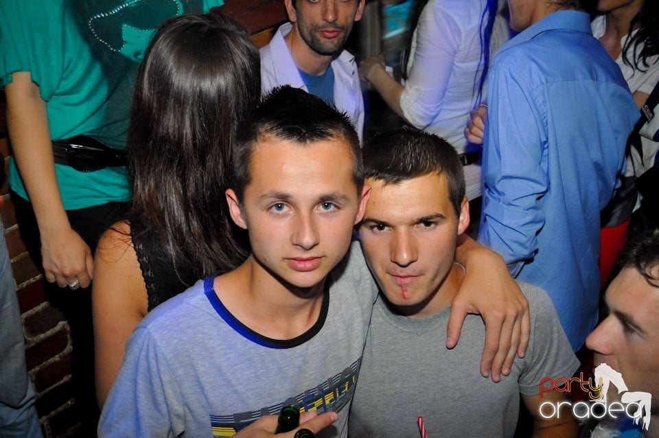 Sâmbătă seara petrecem în Escape, 