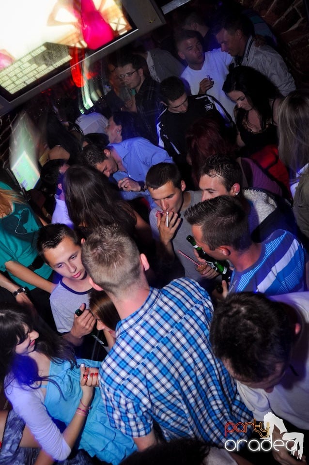 Sâmbătă seara petrecem în Escape, 