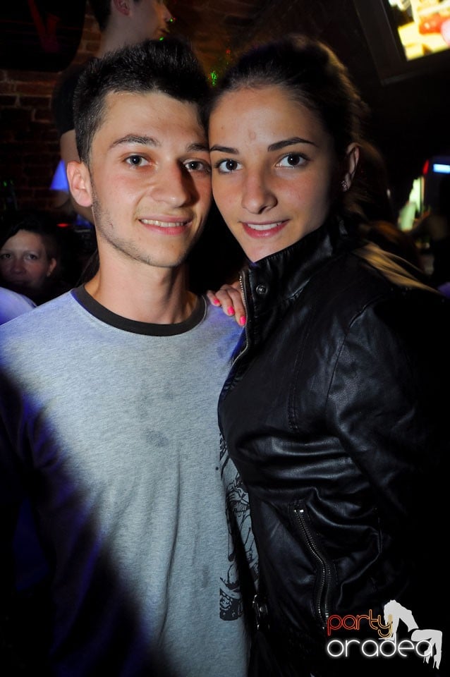 Sâmbătă seara petrecem în Escape, 