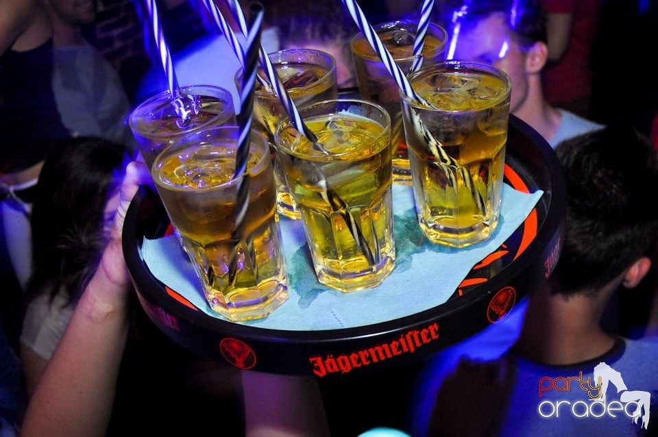 Sâmbătă seara petrecem în Escape, 