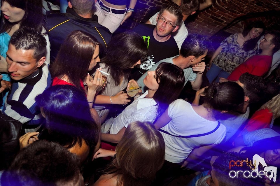 Sâmbătă seara petrecem în Escape, 