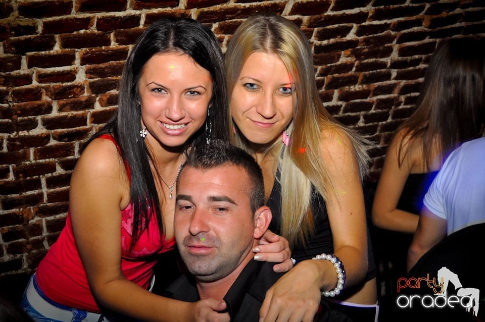 Sâmbătă seara petrecem în Escape, 