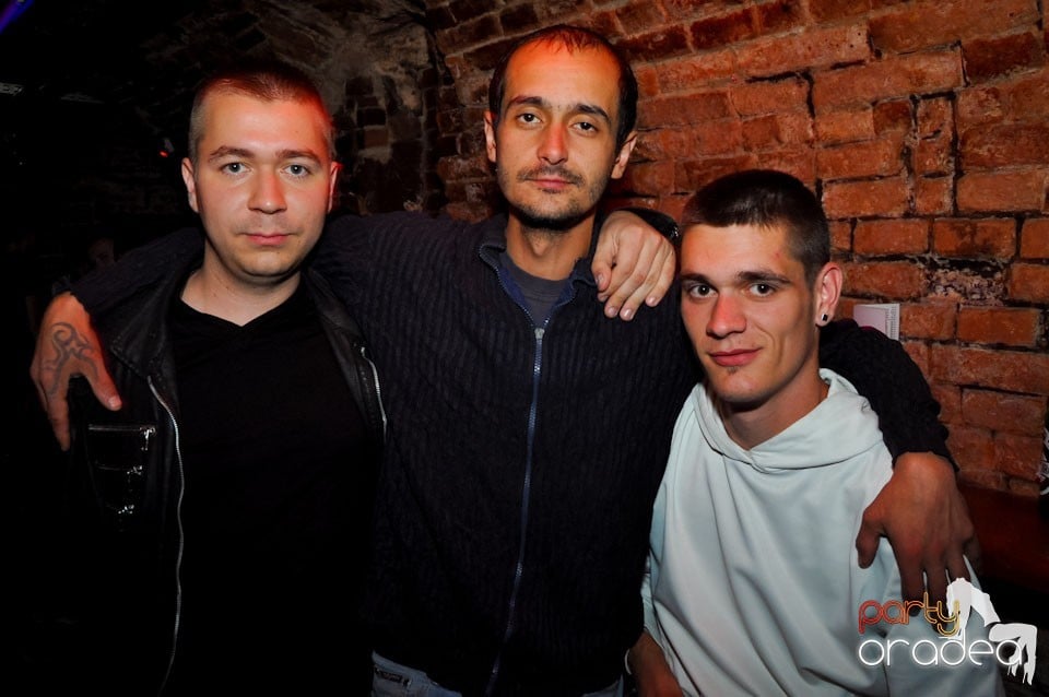 Sâmbătă seara petrecem în Escape, 