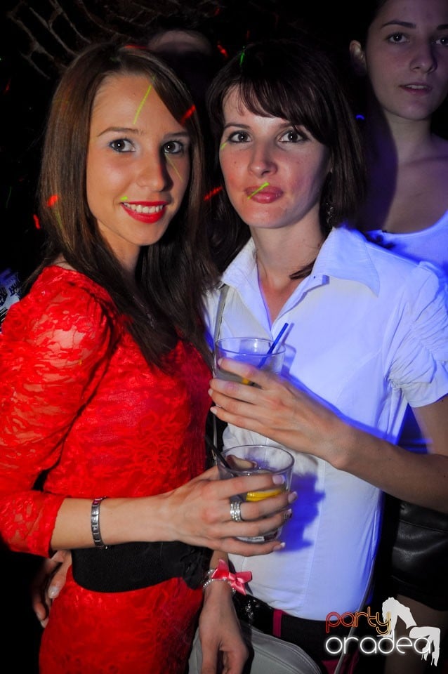 Sâmbătă seara petrecem în Escape, 