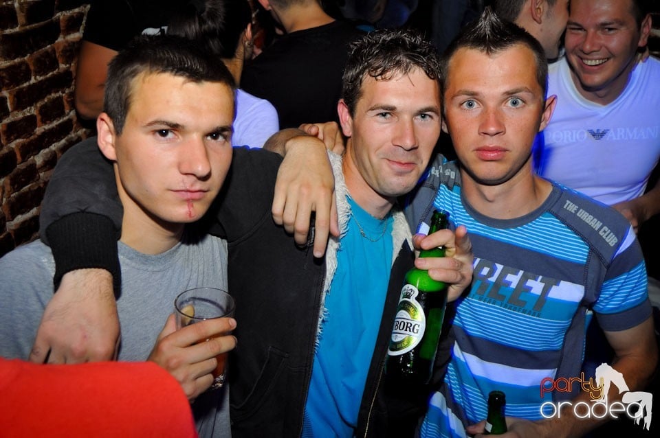 Sâmbătă seara petrecem în Escape, 