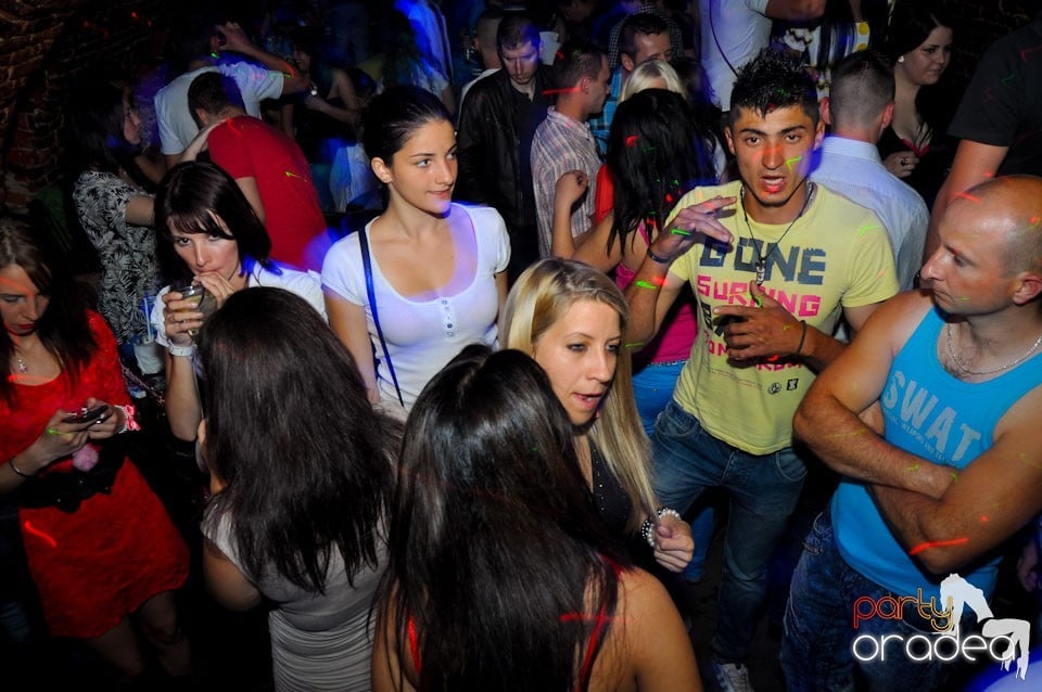 Sâmbătă seara petrecem în Escape, 