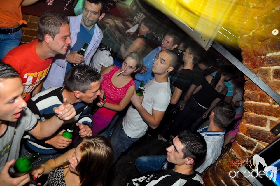 Sâmbătă seara petrecem în Escape, 