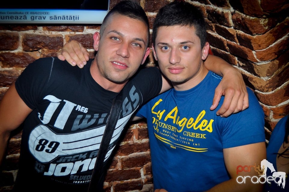 Sâmbătă seara petrecem în Escape, 