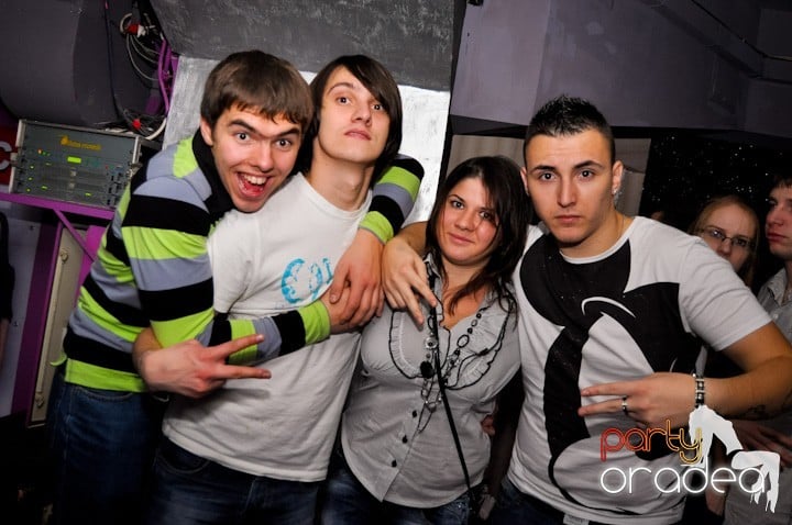 Sâmbătă seara se petrece în Heat, 