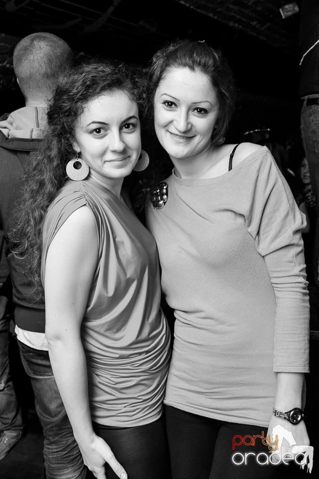 Santa Babes Night în Escape Club,