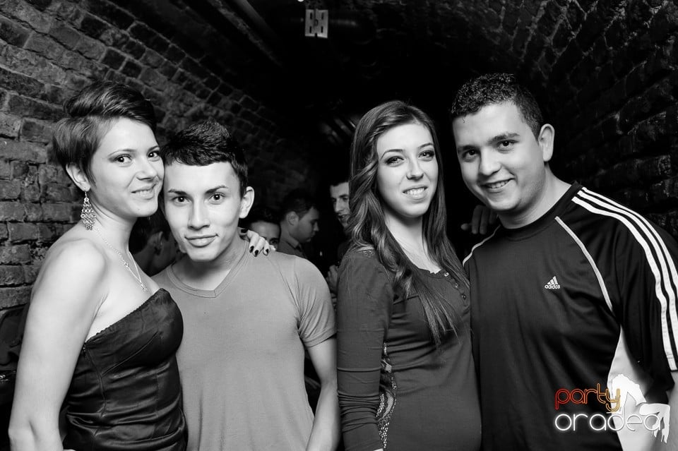 Santa Babes Night în Escape Club,