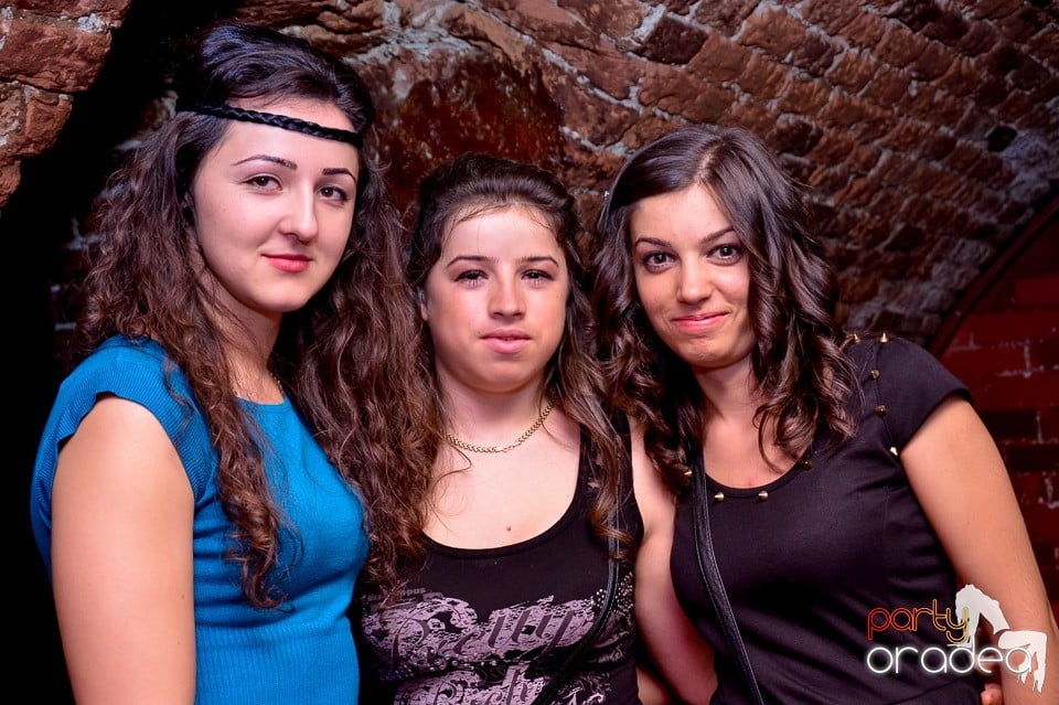 Santa Babes Night în Escape Club,