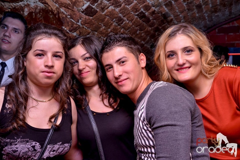 Santa Babes Night în Escape Club,