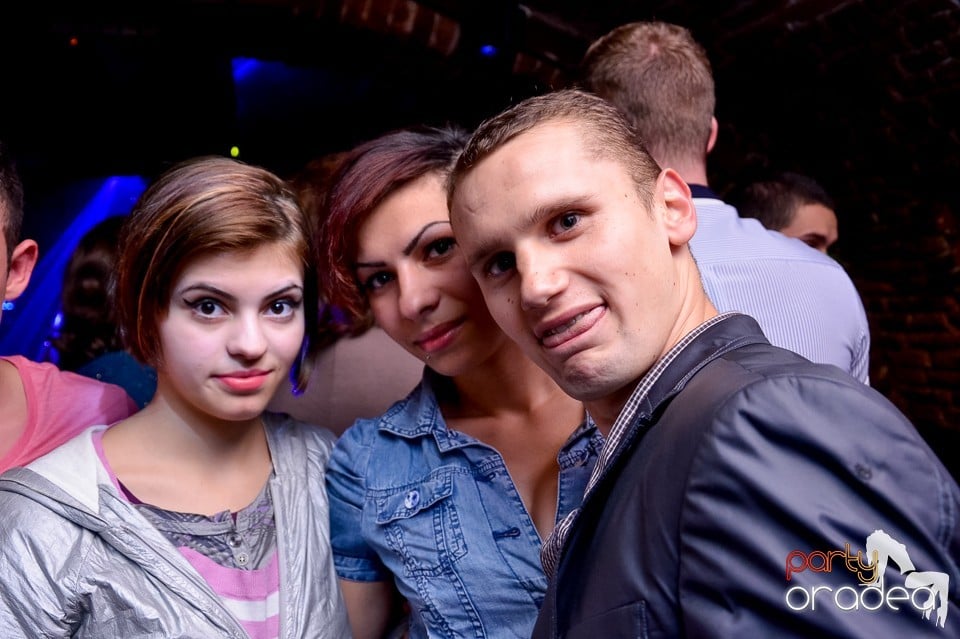 Santa Babes Night în Escape Club,