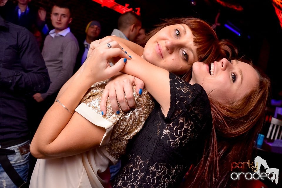 Santa Babes Night în Escape Club,