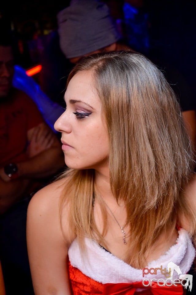 Santa Babes Night în Escape Club,