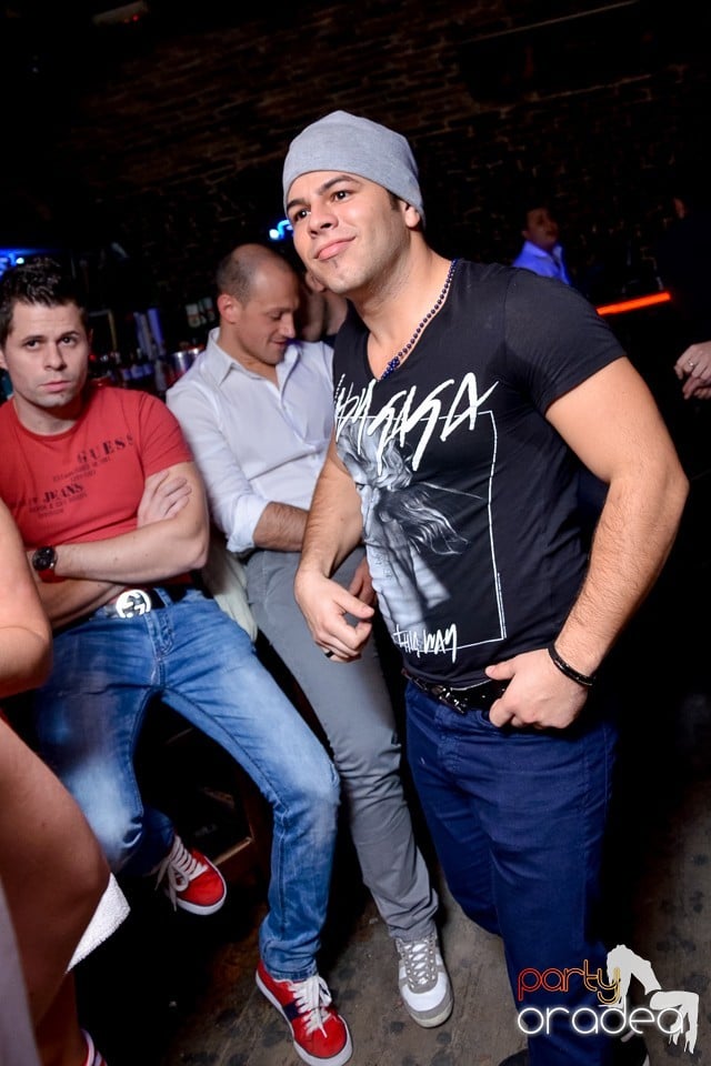 Santa Babes Night în Escape Club,