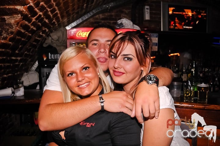 Săptămâna începe în Club Escape, 