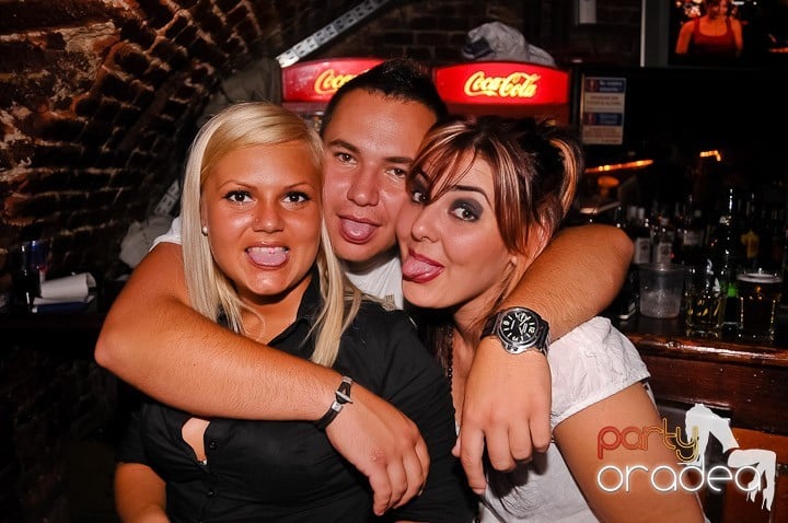 Săptămâna începe în Club Escape, 