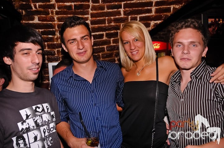 Săptămâna începe în Club Escape, 